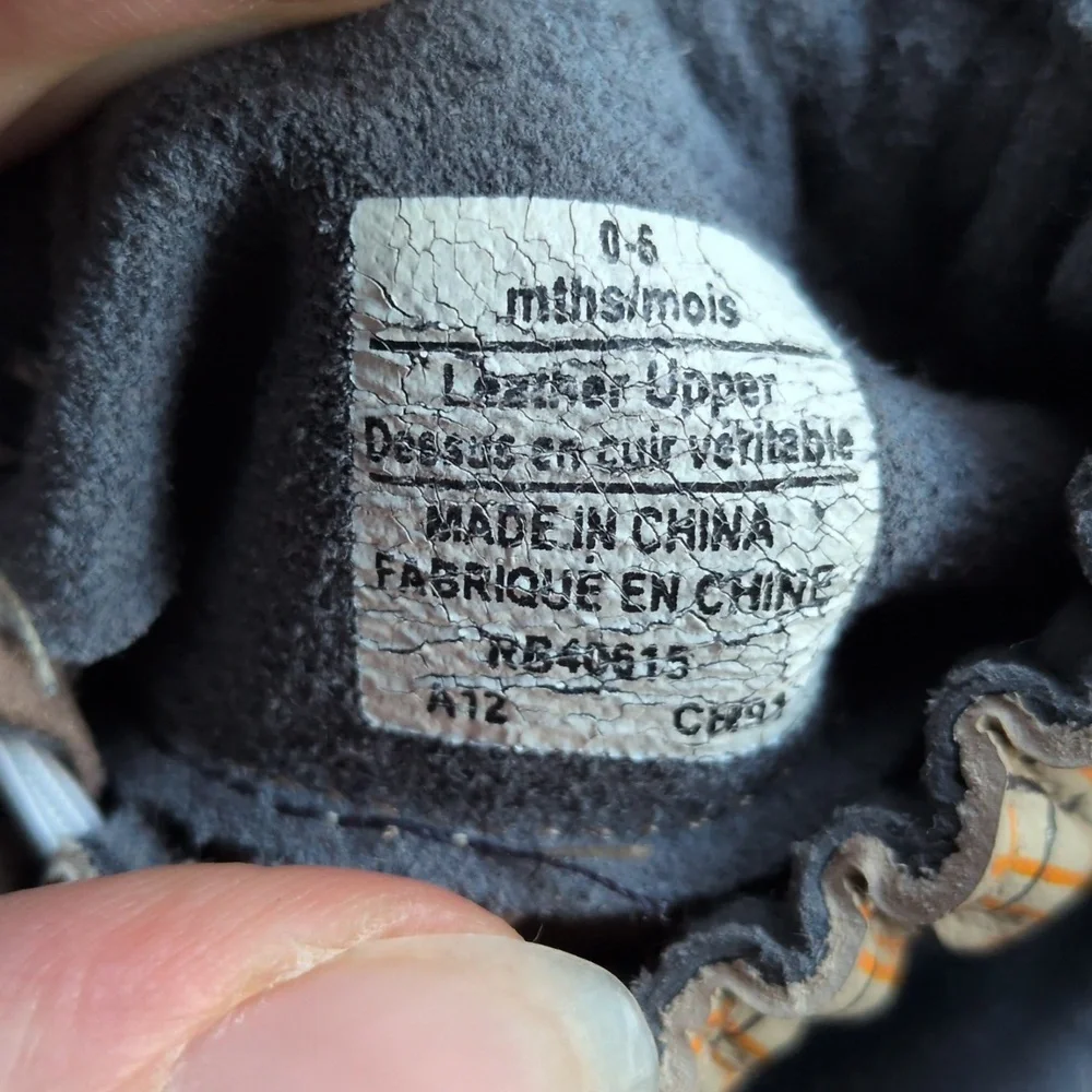 Robeez leather baby shoes 0-6mo